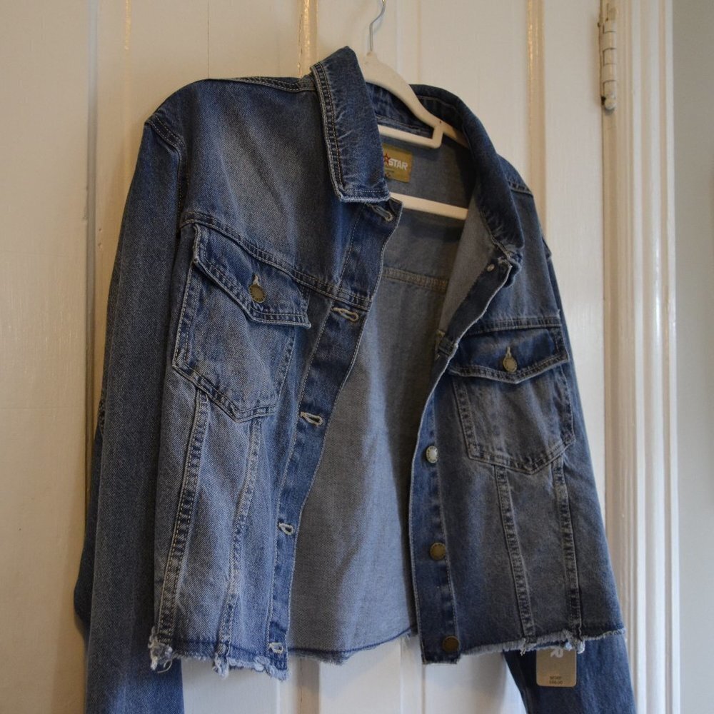 Red Star Cropped Raw Hem Medium Wash Denim Jean Jacket NWtT